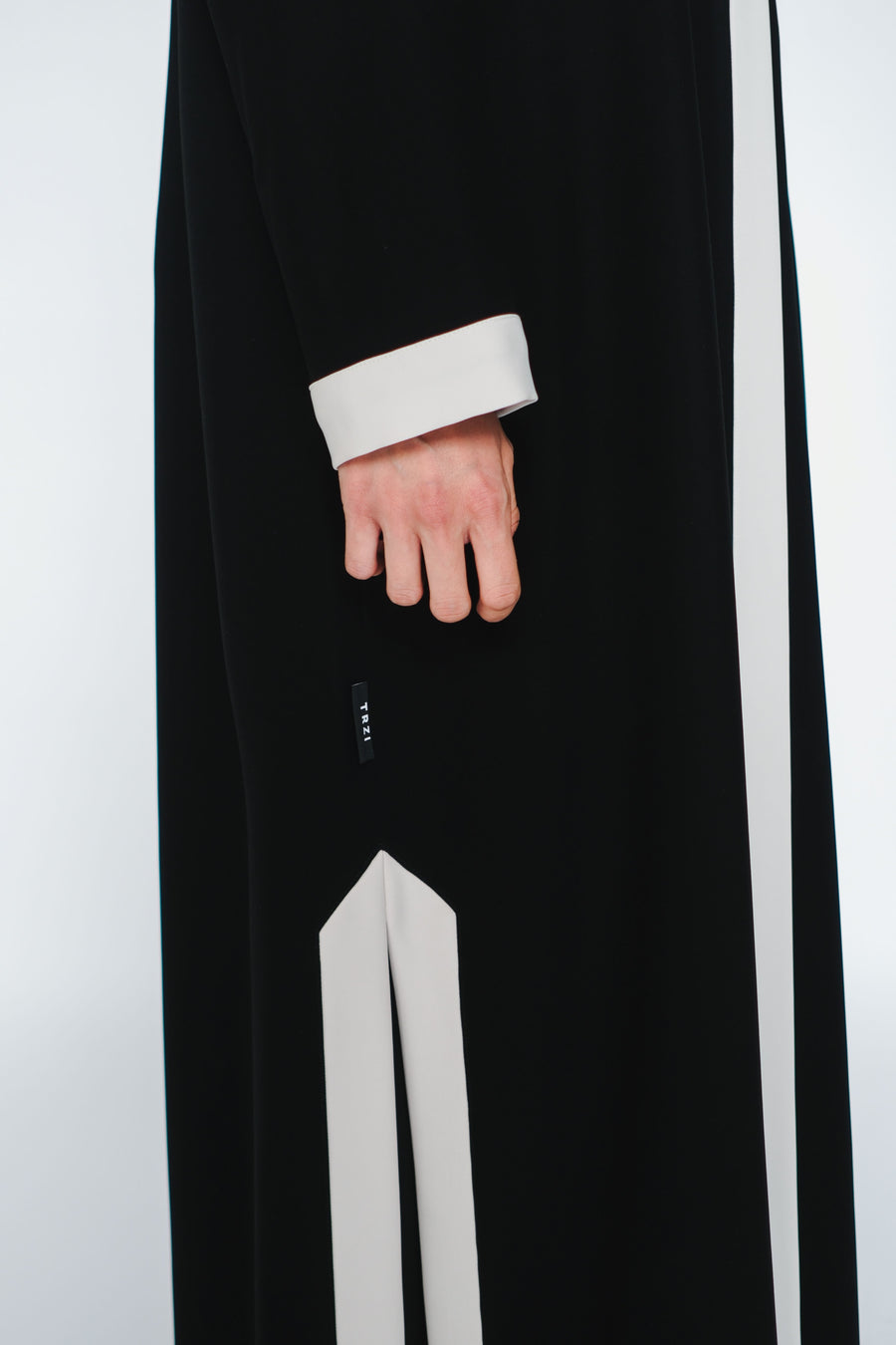 CONTRAST PANEL ABAYA
