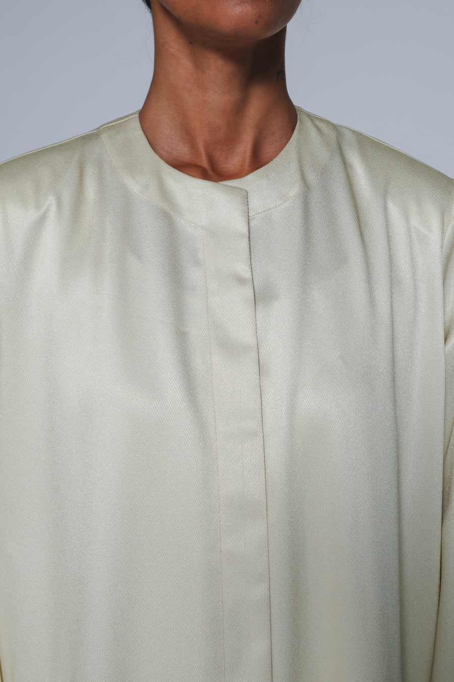 ROUND-NECKLINE PADDED SHOULDERS