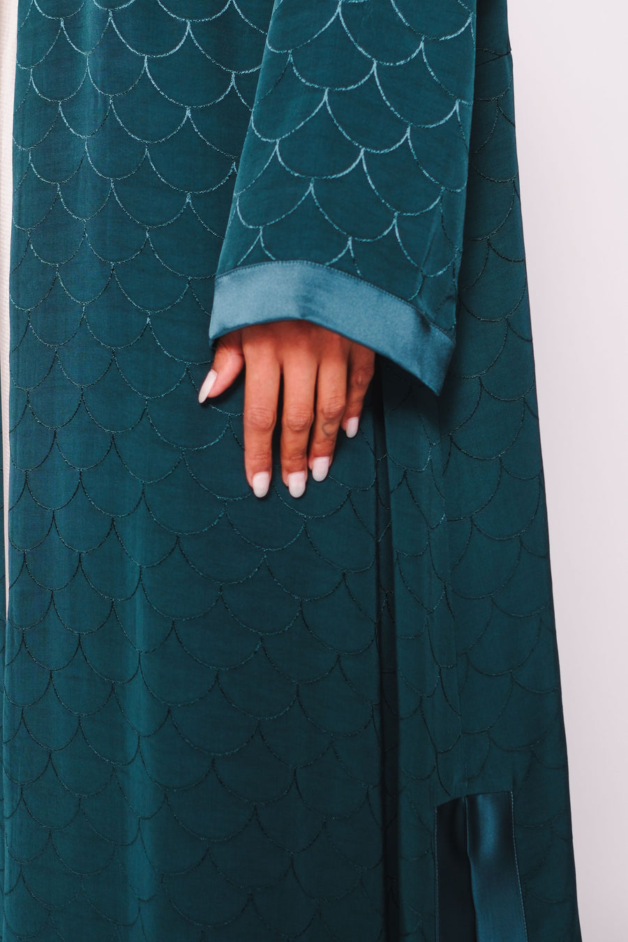 INVERTED SEMI-CIRCLE ABAYA