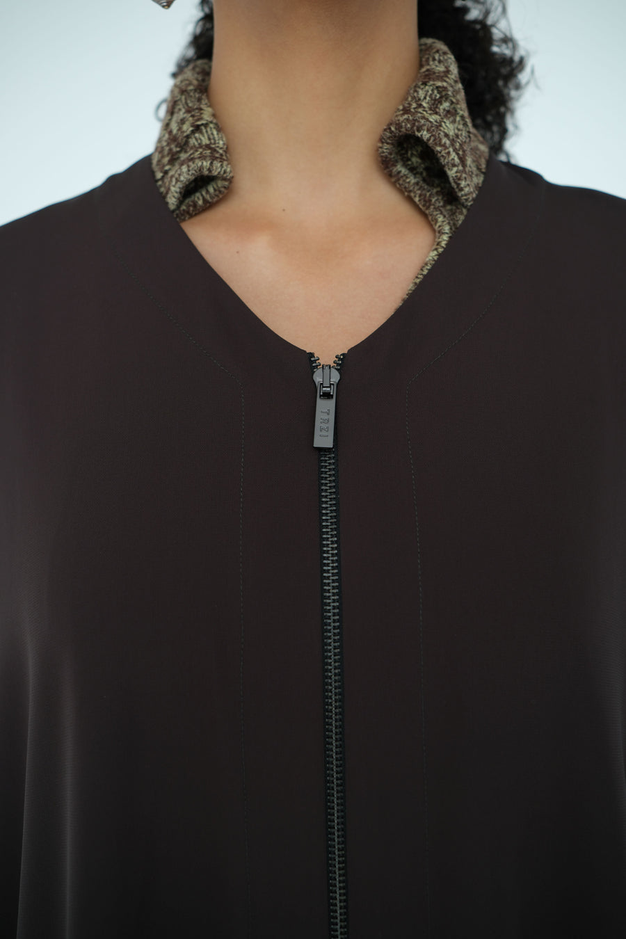 SEMI-CIRCLE ZIPPER BISHT