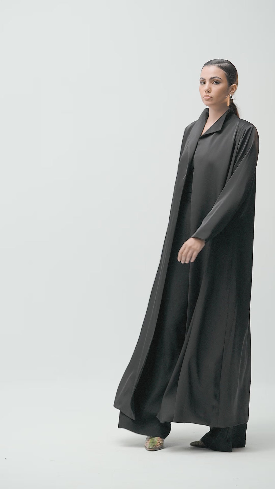 RAISED COLLAR ABAYA